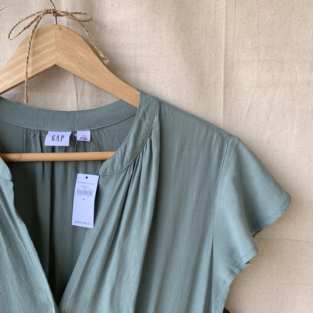 Gap, NWT sage green romper, size L/G - Picture 3 of 3
